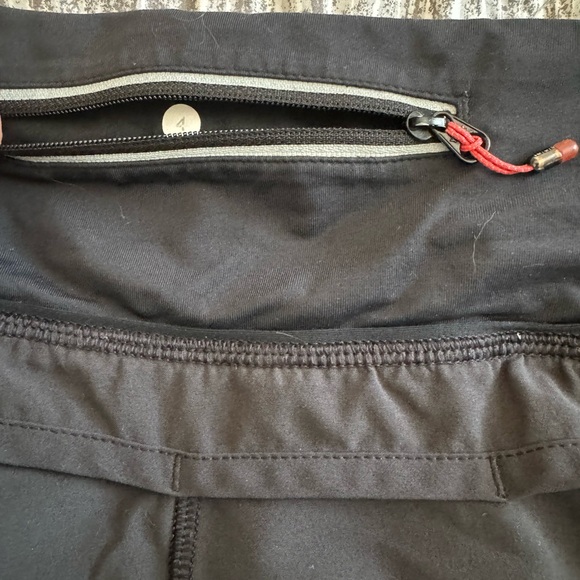 Women’s Lululemon shorts size 4 - Picture 4 of 6